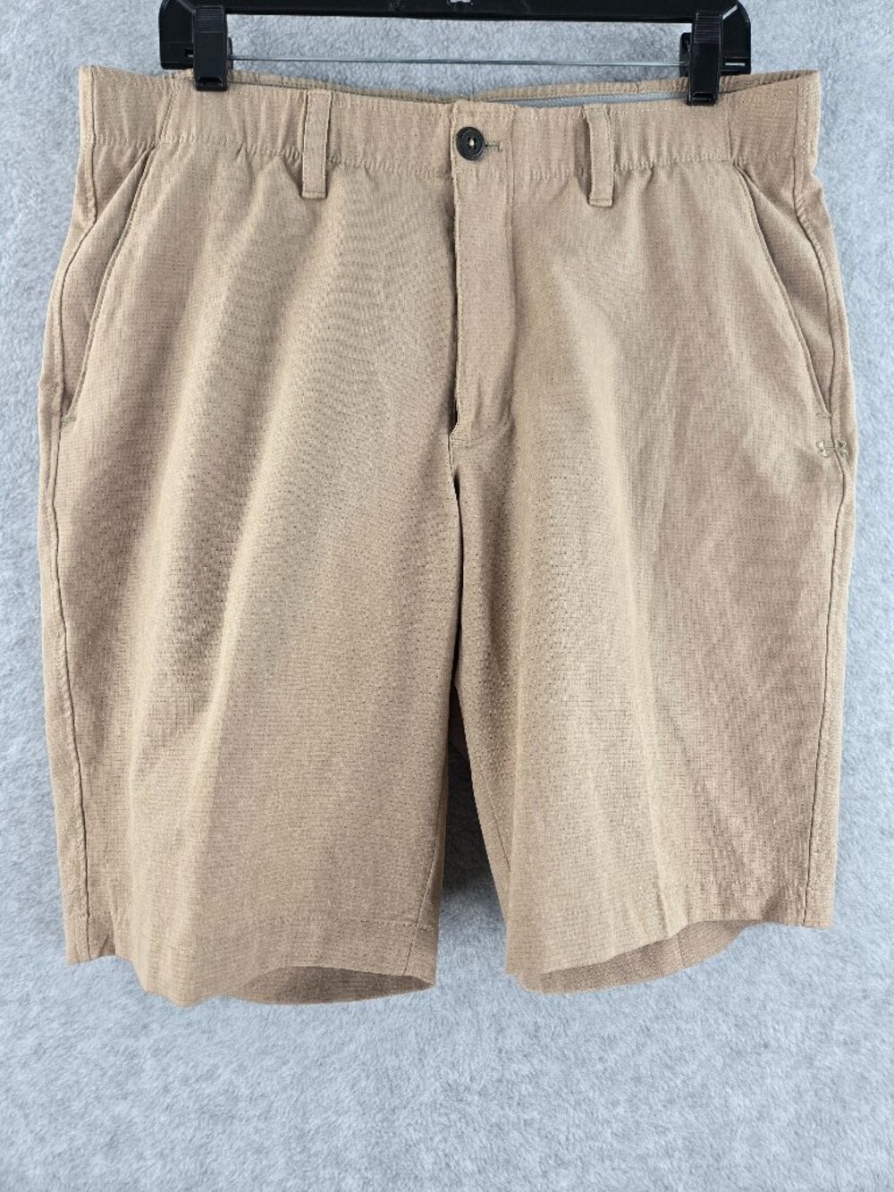 Under Armour Shorts Mens 36 Beige Golf Performance Match Play Vented Loose Fit